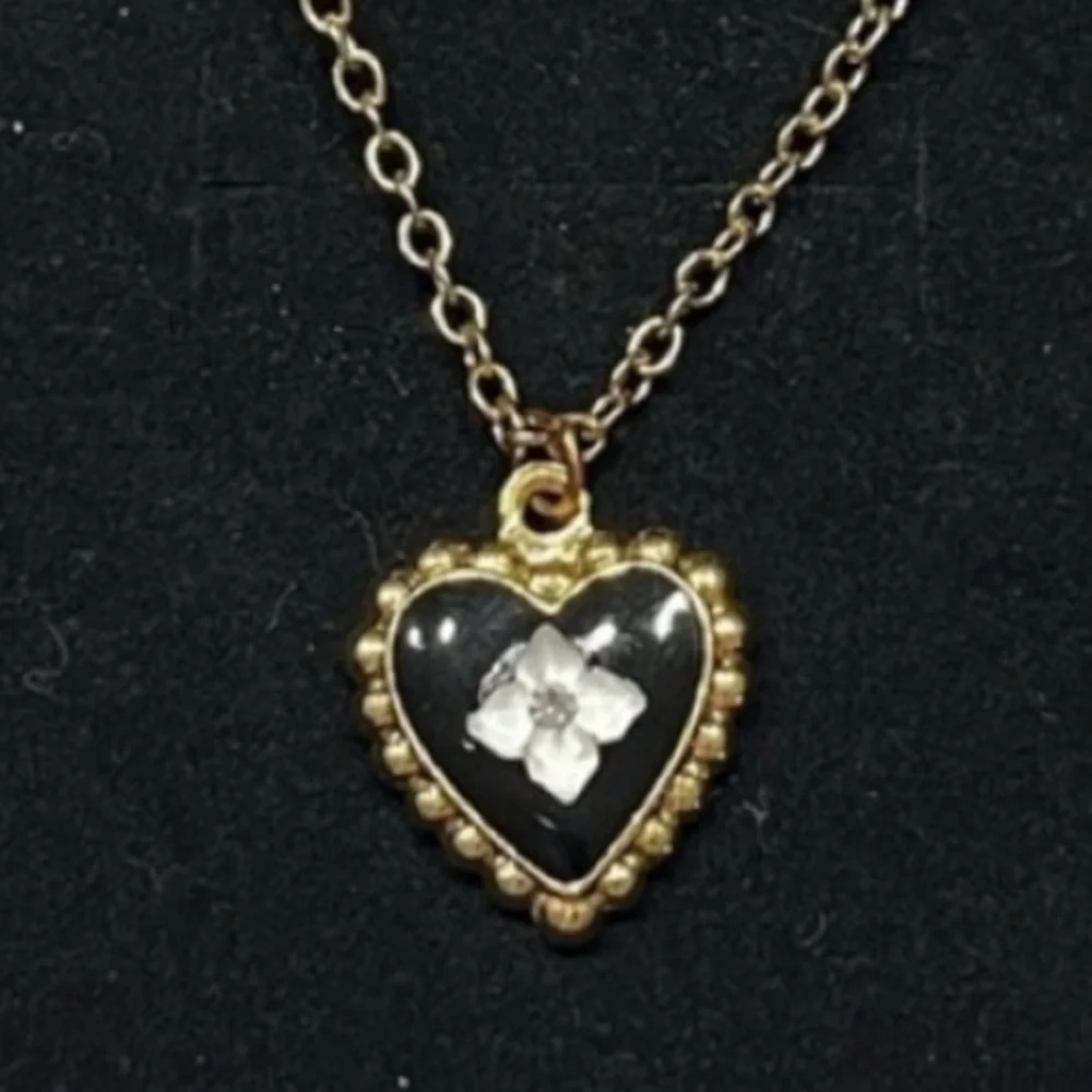 Gold tone heart necklace flower pendant. Simple. Classic. Feminine. Perfect gift - Picture 1 of 5